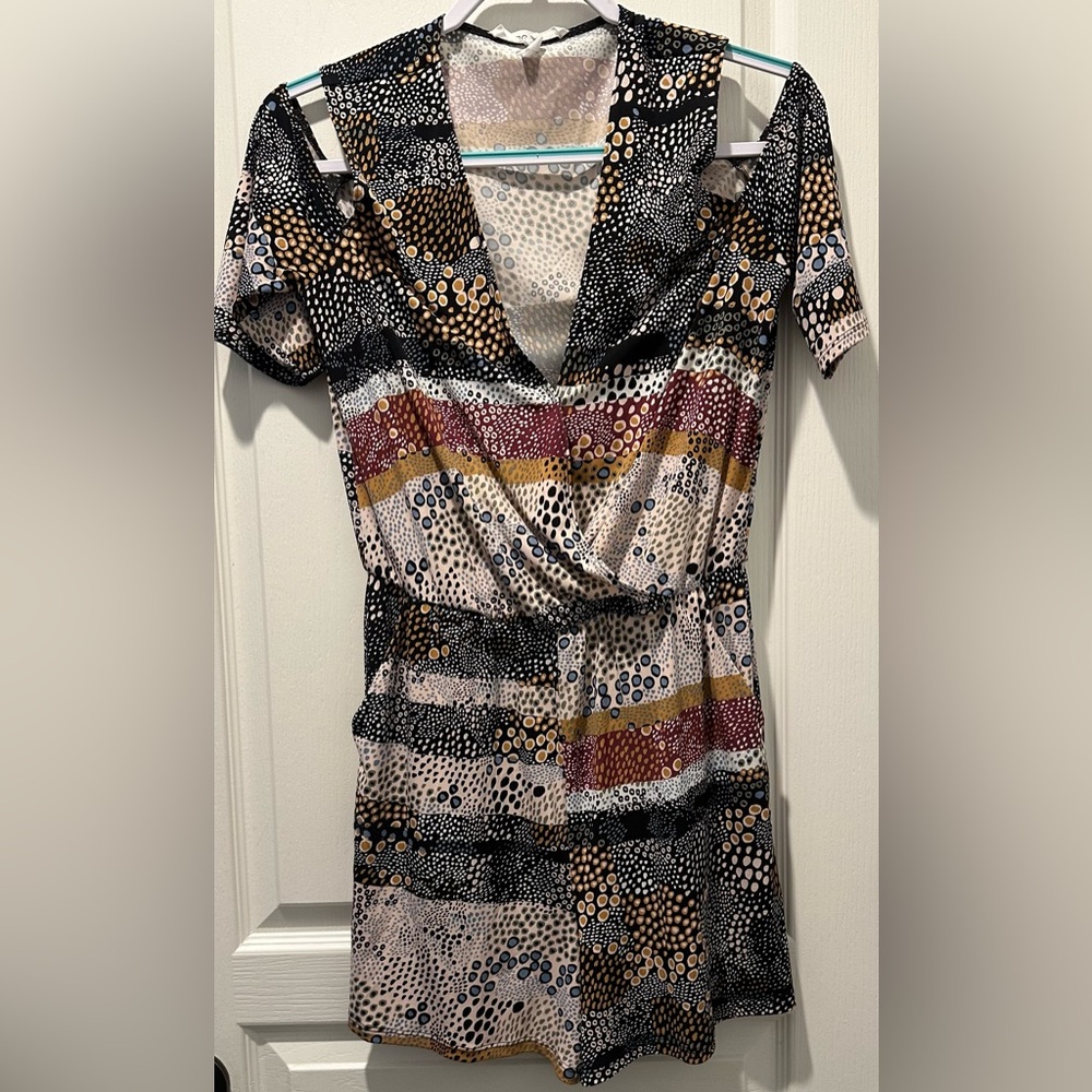 Bcbgeneration Short Sleeve Cold Shoulder Circle &… - image 2